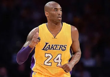 Kobe Bryant'ın ısınma tişörtü açık artırmada 277 bin dolara satıldı