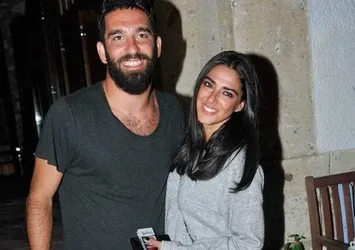 Arda Turan Çeşme'de 200 midye yedi