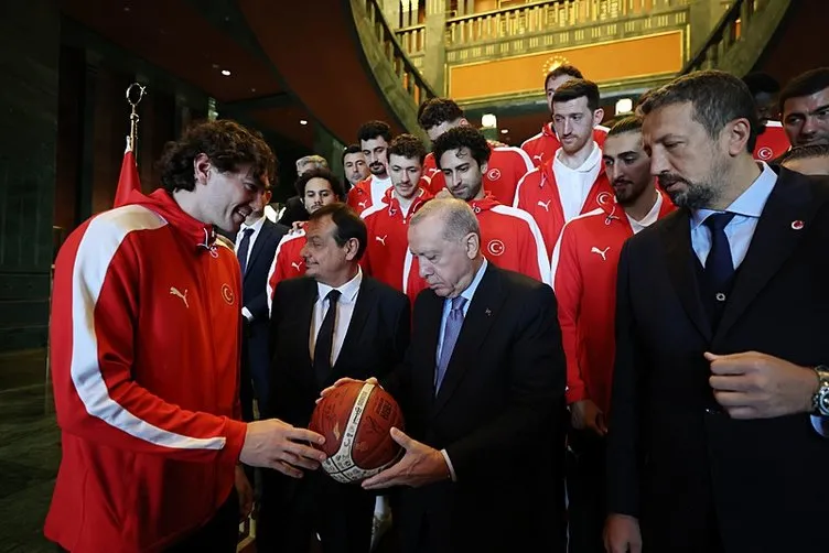 Başkan Erdoğan 12 Dev Adam’ı kabul etti