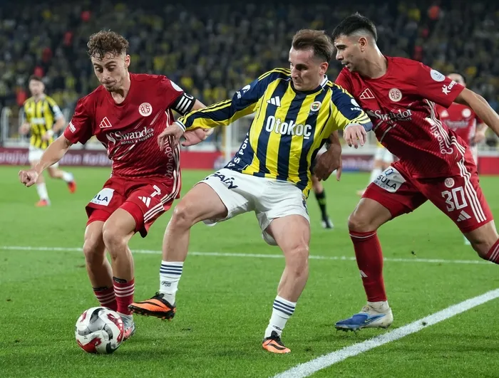 1772359906238.jpg Fenerbahçe zorlu Antalyaspor deplasmanında! - 5
