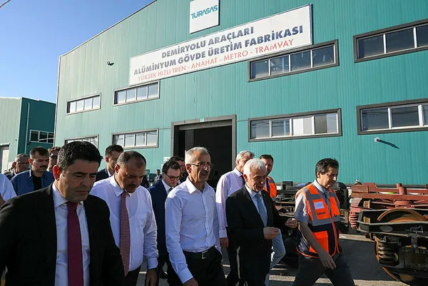 1690031487554.jpg Milli Hızlı Tren 2025 yılında raylarda! Tasarım çalışmalarının yüzde 90'ı tamamlandı! Bakan Abdulkadir Uraloğlu kokpitte test etti - 5
