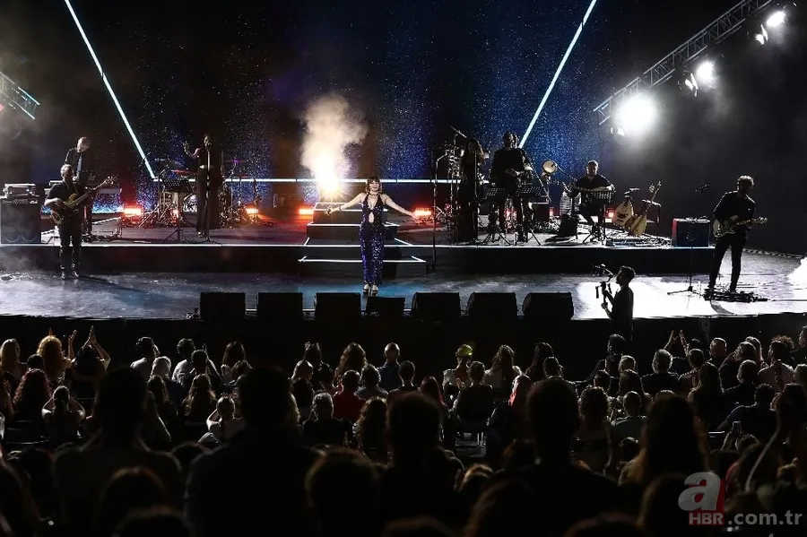 Harbiye Açıkhava’da havai fişek dehşeti! Göksel konserine gelenler kanlar içinde kaldı 1