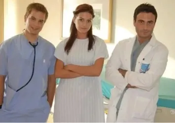 Yasemin Özilhan paylaştı! Doktorlar'ın oyuncuları yıllar sonra bir arada