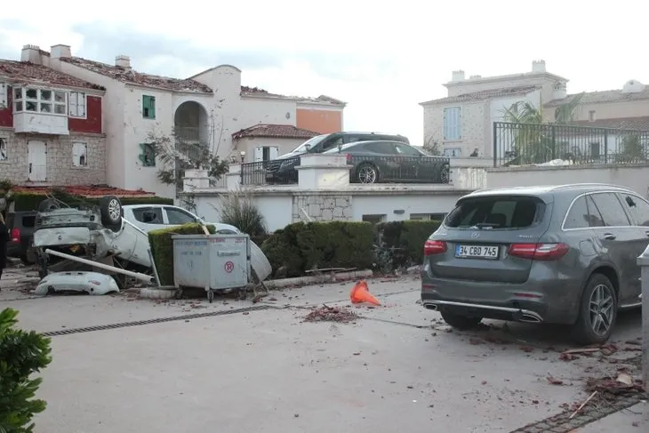 Son dakika: İzmir'de görülmemiş felaket! Hortum araçları 10 metre havaya kaldırıp binaların üzerinden savurdu