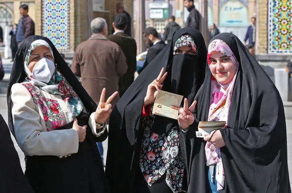 İran’daki seçimler koronavirüs damgasını vurdu!