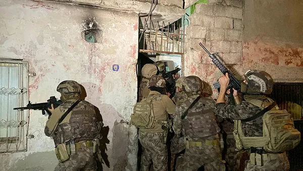 Mersin'de terör operasyonu! 2 şüpheli yakalandı - 3