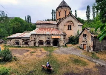 Bağbaşı Taş Camii görenleri büyülüyor