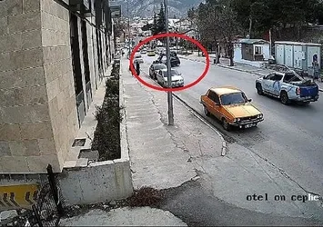 Amasya'da manevra yapan otomobile motor çarptı: 1'i ağır 2 yaralı