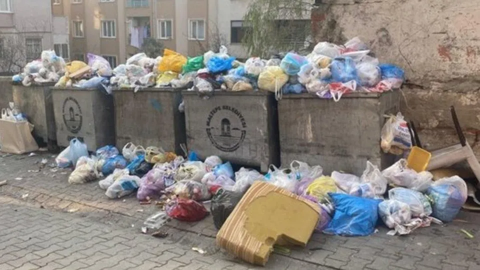 Son dakika: CHP'nin genetik krizi çöp! İstanbul Maltepe'de skandal görüntüler! AK Partili belediyeler: Çöpünüz varsa biz talibiz