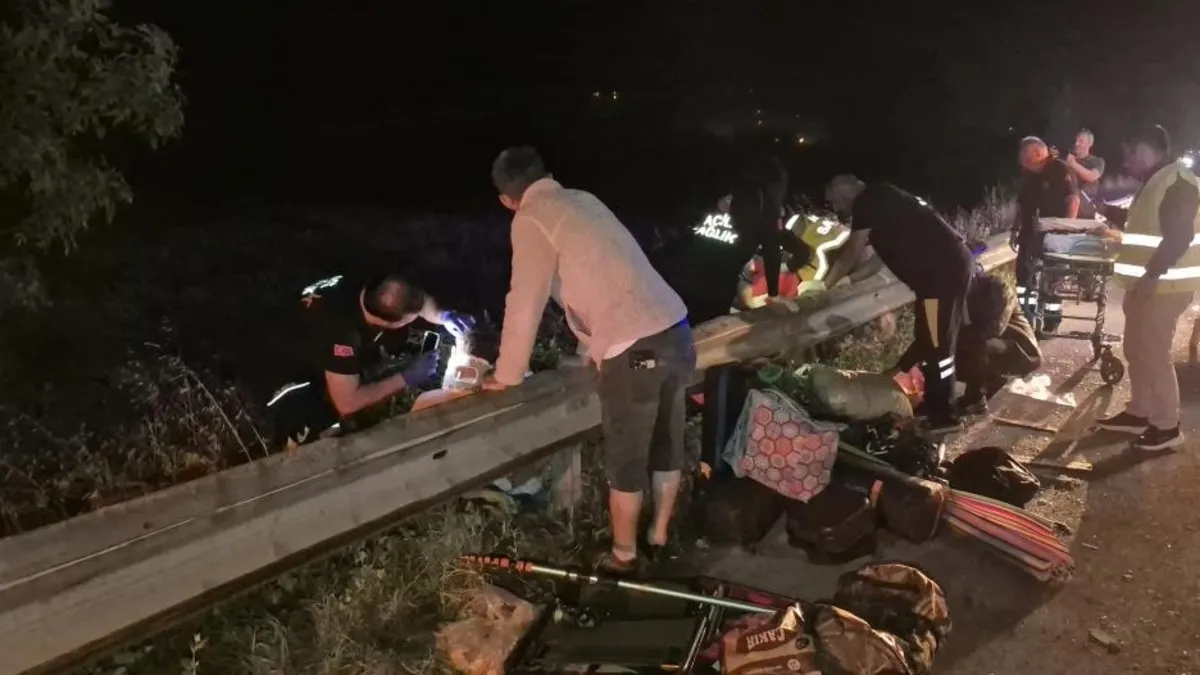 Anadolu Otoyolu'nda korkunç kaza! TIR ve minibüs çarpıştı: 7 yaralı