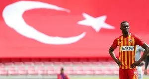 Beşiktaş’ta Bernard Mensah sesleri yükseliyor!