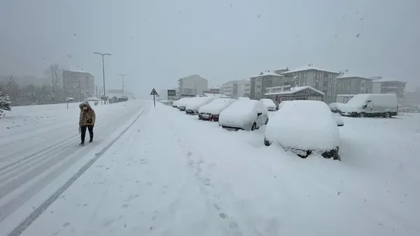 1671951460289.jpeg Sabah uyanınca her yer bembeyaz olacak ⛄ Lapa lapa kar yağacak ❄ Meteoroloji'den 18 ile turuncu ve sarı kodlu uyarı - 6