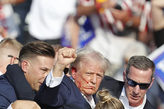 donald-trump-suikast-girisimi-sonrasinda-ilk-kez-konustu-korkunc-bir-aksamdi-her-taraf-kanla-doluydu-1721368510318.jpg Donald Trump'a suikast girişimini anından bir kare...