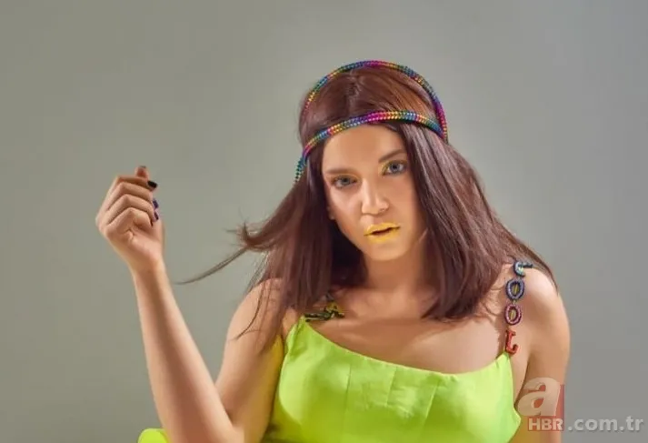 Kızılcık Şerbeti'nin Nilay'ı Feyza Civelek'in kardeşi bakın hangi oyuncuymuş! Annesiyle Sandık Kokusu dizisinde... 5