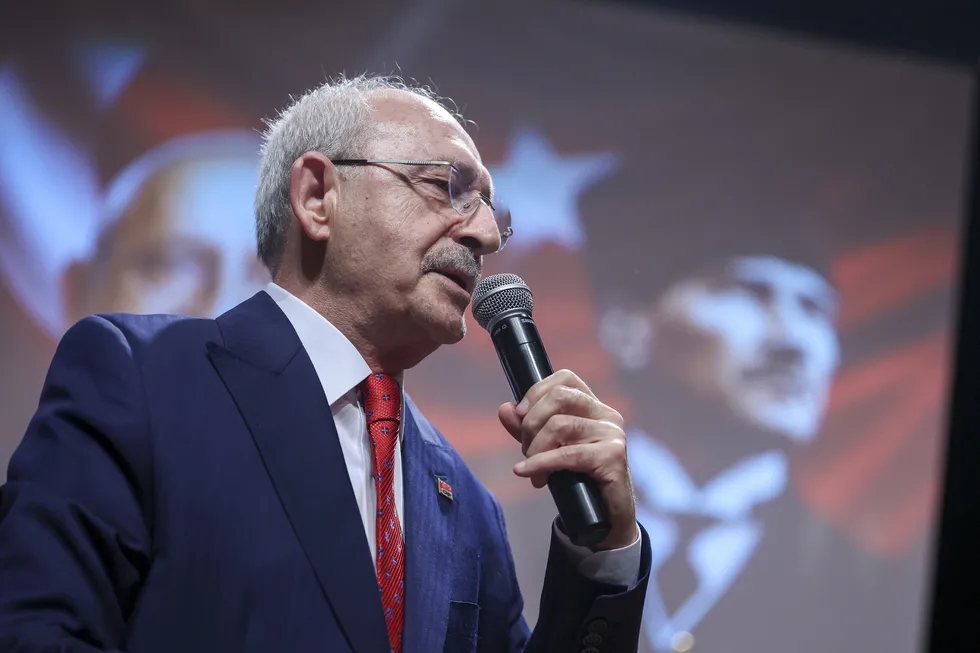 CHP’li belediyeler ikiye bölündü: Özgür Özel’e büyükşehir şoku! - 2