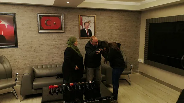 Diyarbakır'daki evlat nöbetinden sevindirici haber! Hüsniye Kaya ve Hüseyin Kaya çocuklarına kavuştu - 2