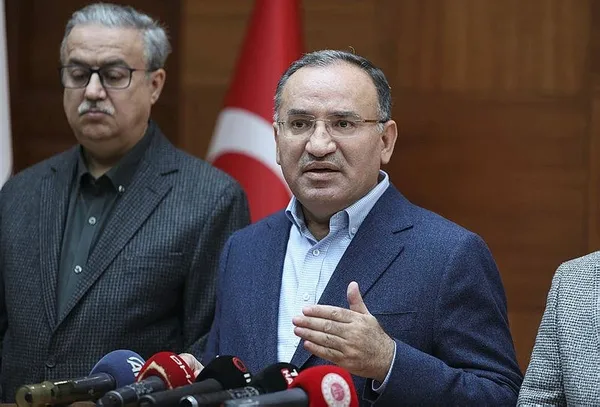 son-dakika-baskan-erdoganin-adayligi-adalet-bakani-bekir-bozdagdan-onemli-aciklamalar-1680355409583.jpeg Adalet Bakanı Bekir Bozdağ'dan Başkan Erdoğan'ın adaylığı ile ilgili flaş sözler: AYM beyhude bir arayış... - 2