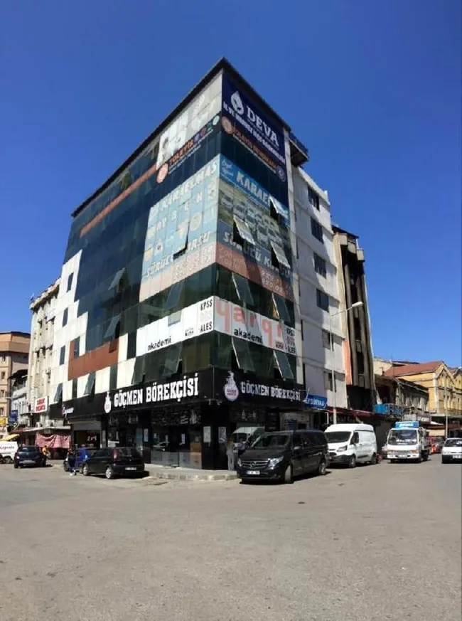 zonguldaktaki-korkunc-olayin-perde-arkasi-vincten-duserek-hayatini-kaybetmisti-400-tl-icin-olmus-1624530851816.jpg Zonguldak’taki korkunç olayın perde arkası! Vinçten düşerek hayatını kaybetmişti! 400 TL için ölmüş - 3