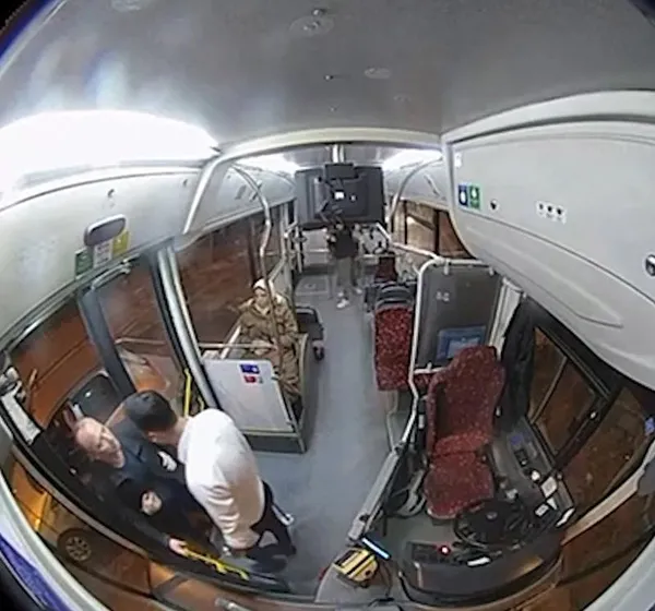 1710398794785.jpeg Başakşehir'de yol verme kavgası! İETT sürücüsü bıçaklandı | O anlar kamerada - 1