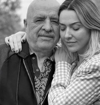 Ünlü şarkıcı Hadise’ye bir şok daha! Anne ve babası 24 yıl sonra ikinci kez boşandı