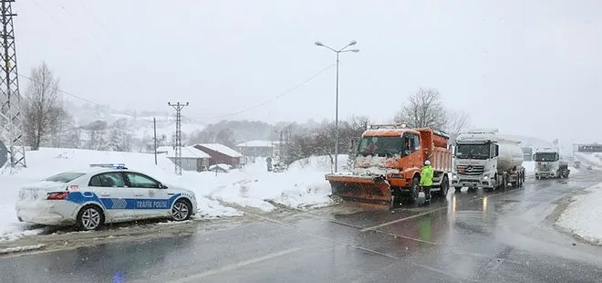 Son dakika: Karayolları Genel Müdürlüğü açıkladı: D100 Bolu Dağı Geçişi yoğun kar nedeniyle trafiğe kapatıldı