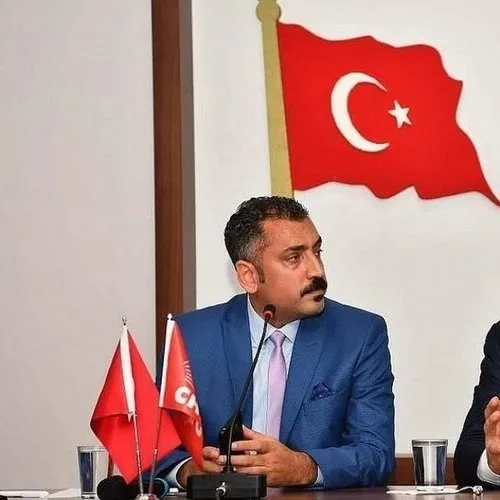 CHP Beylikdüzü ilçe kongresinde ortalık karıştı! Delegeler masayı bastı - 2