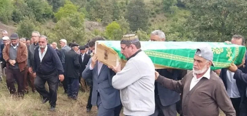 Tek tabutla getirilip 3 ayrı mezara defnedildiler!