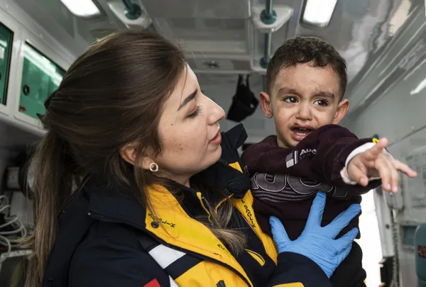 Türkiye’den Gazze’ye yardım eli! Yaralı 3 çocuk Ankara’da: Sağlık Bakanı Fahrettin Koca karşıladı