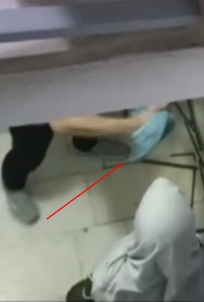 İzmir’de ev sahibi kiracıya dehşeti yaşattı! Kapıyı yumrukladı tehditler savurdu | O anlar kamerada