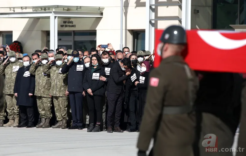 Türkiye Bitlis'te şehit düşen kahramanlarına veda ediyor! Bu acının tarifi yok 21