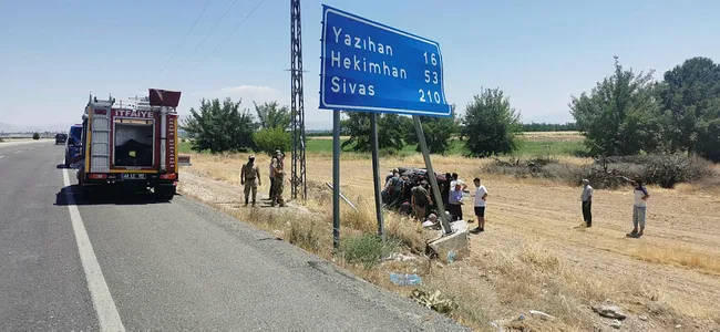 Malatya'da kamyonet şarampole devrildi: 5 ağır yaralı - 3