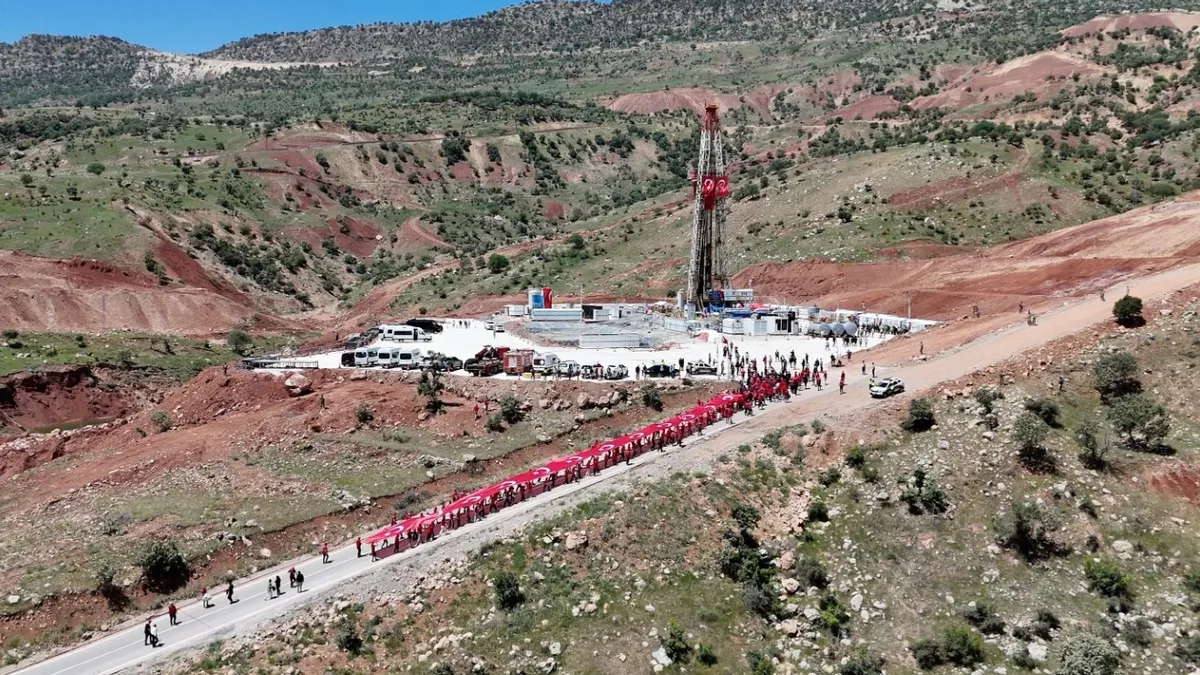 Diyarbakır'da 6.1 milyar varillik rezerv! Bakan Bayraktar: Petrolümüzü taştan çıkaracağız