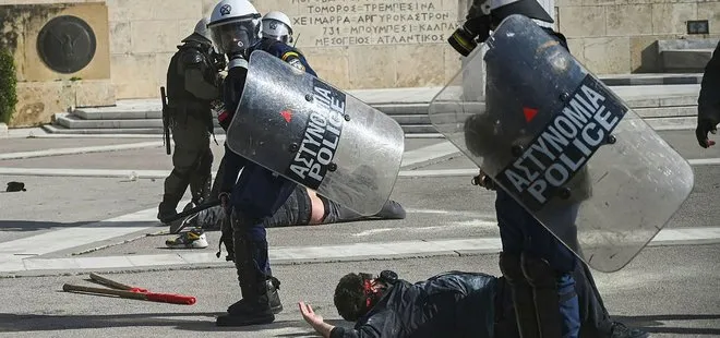 Atina’da Covid-19 kısıtlaması karşıtı gösteri! Polisten vatandaşlara müdahale