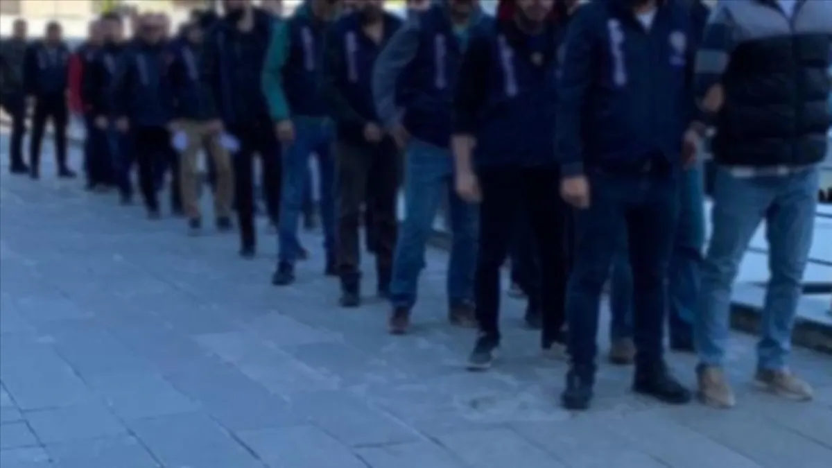Dolandırıcılık şebekelerine operasyon! 5 milyarlık para trafiği