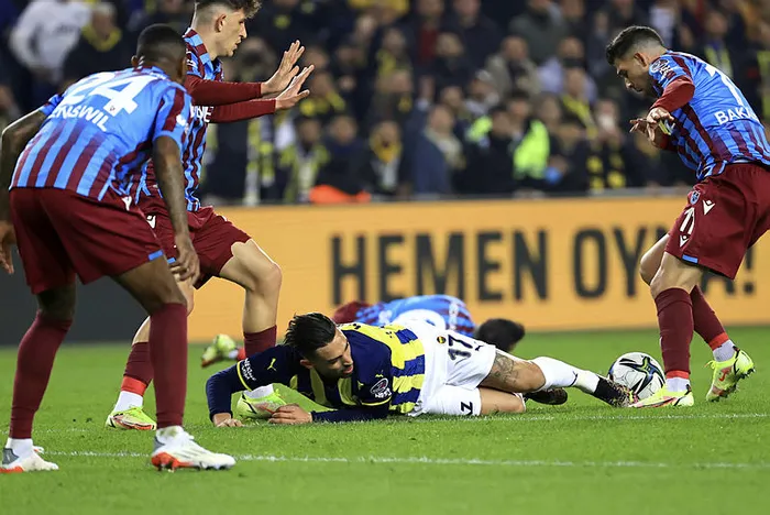 son-dakika-irfan-can-kahveci-fenerbahce-formasiyla-ilk-kirmizi-kartini-gordu-1646585386780.jpg Son dakika: İrfan Can Kahveci Fenerbahçe formasıyla ilk kırmızı kartını gördü - 1