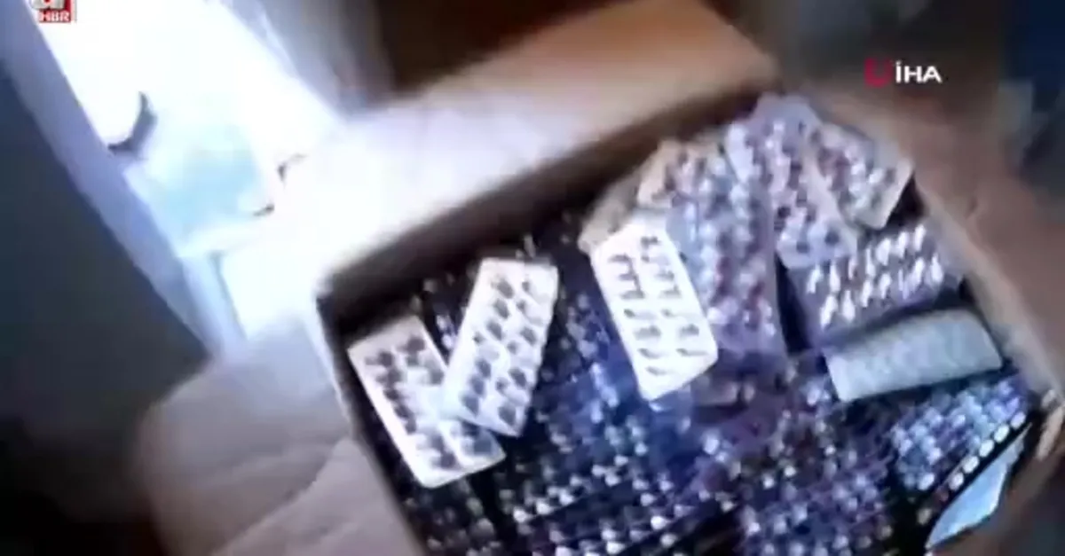Okul önünde uyuşturucu satarken yakalandı