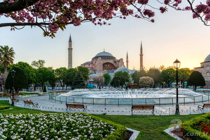 Ayasofya fotoğrafları! Ayasofya tarihi nedir? Ayasofya ne zaman müze oldu? Ayasofya'yı kim yaptı? 7