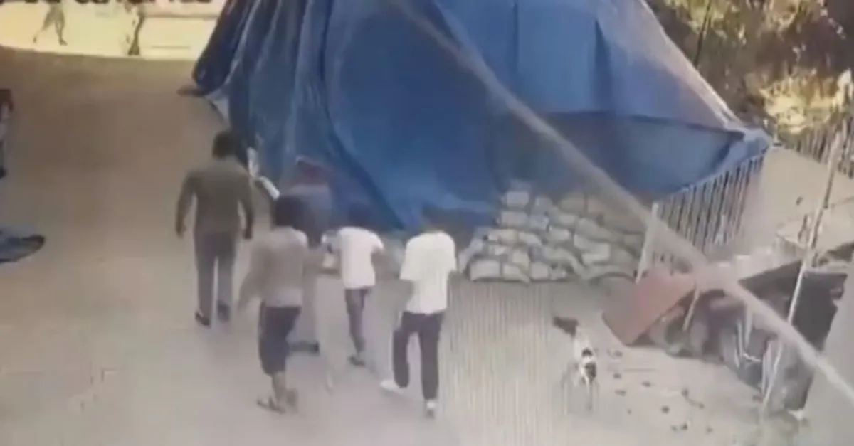 Adana'da deprem anı kamerada