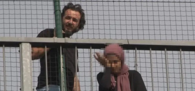 Kağıthane TEM'de intihar girişimi! Genç kadın korkuluklara çıktı: İtfaiyenin açtığı hava yastığına atladı