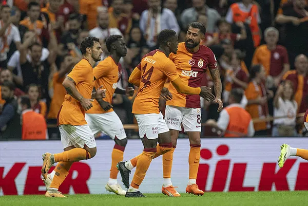 1696229132669.jpg Galatasaray'da Okan Buruk tercihini yaptı! Manchester United deplasmanında bambaşka bir ilk 11! Aslan ava çıkıyor... - 5