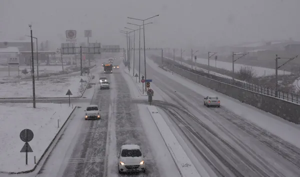 meteorolojiden-son-dakika-aciklamasi-yola-cikacaklar-dikkat-yogun-kar-uyarisi-istanbulda-kar-yagisi-surecek-mi-17-subat-2021-hava-durumu-1613533630681.jpg Meteoroloji'den son dakika açıklaması! Yola çıkacaklar dikkat | Yoğun kar uyarısı | İstanbul'da kar yağışı sürecek mi? | 17 Şubat 2021 hava durumu - 10