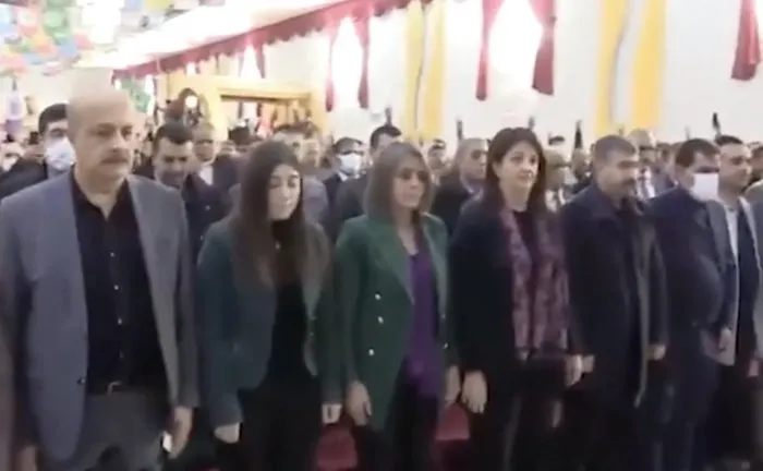 Son dakika: HDP'den terör organizasyonu gibi kongre! Terörist başı Abdullah Öcalan'a övgüler yağdırıp Başkan Erdoğan'ı hedef aldılar - 1