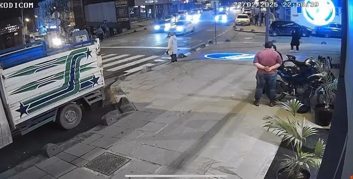 1740723830155.jpeg Makas atan araç arkadan gelerek Sinem Bolat'ın kullandığı otomobile böyle çarptı (DHA)