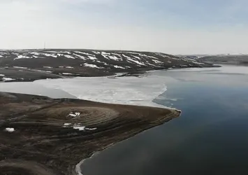Kars Barajı'ndaki buzlar eridi