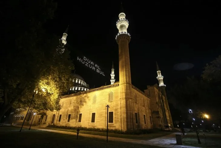 Türkiye'de bayram sabahı! Camiler bayram namazında boş kaldı...