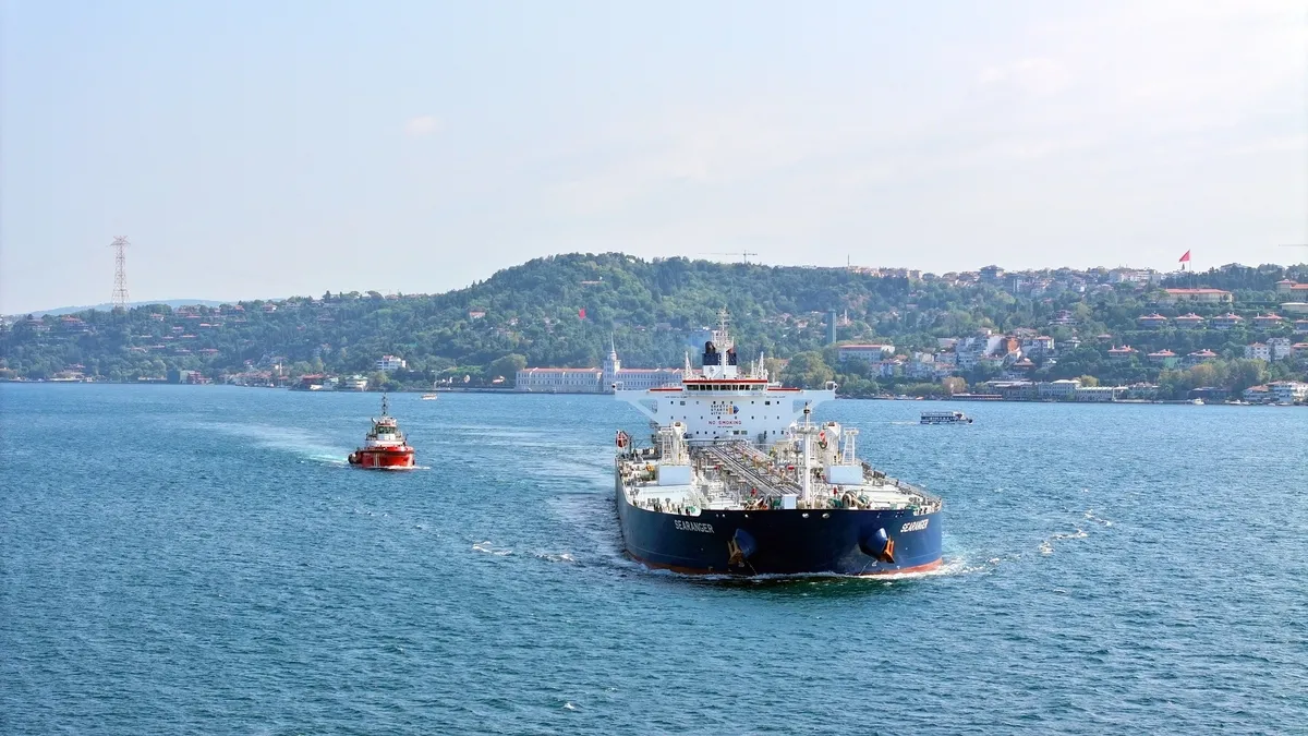 Deniz ticaretinin vazgeçilmez rotası Türkiye! 2025'te boğazlarda rekor