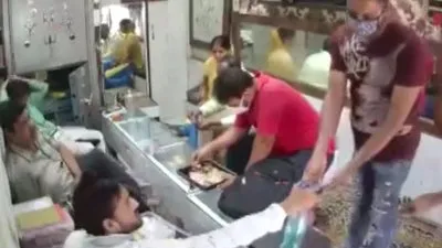 Akılalmaz olay! Ellerini dezenfekte edip...
