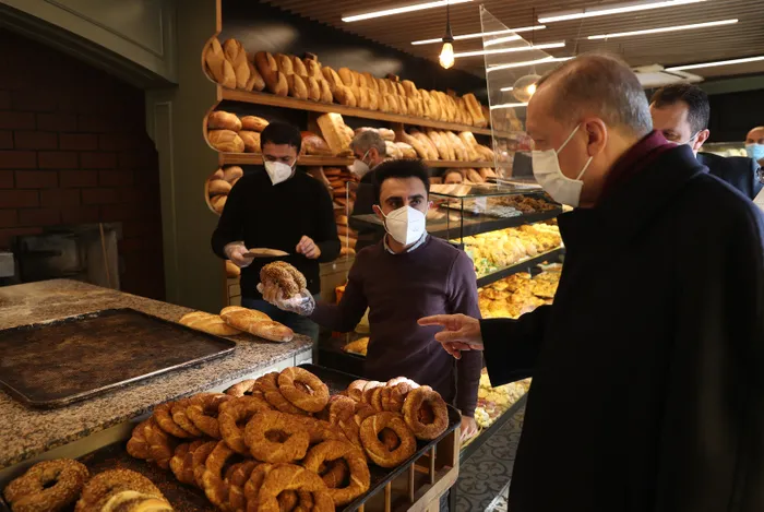 Son dakika: Başkan Erdoğan Üsküdar’da fırına uğradı! Vatandaşlarla sohbet etti