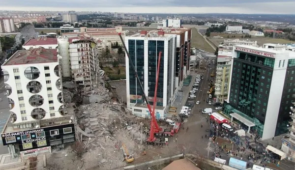 1681291486835.jpeg Galeria Sitesi'nin müteahhidi Ankara'da yakalandı! - 3