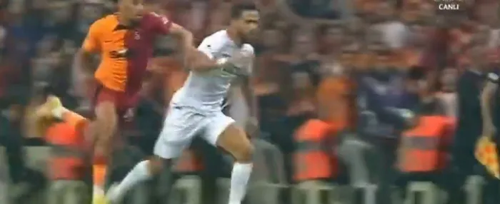 Galatasaray - Alanyaspor maçında kırmızı kart şoku! Sacha Boey oyun dışı